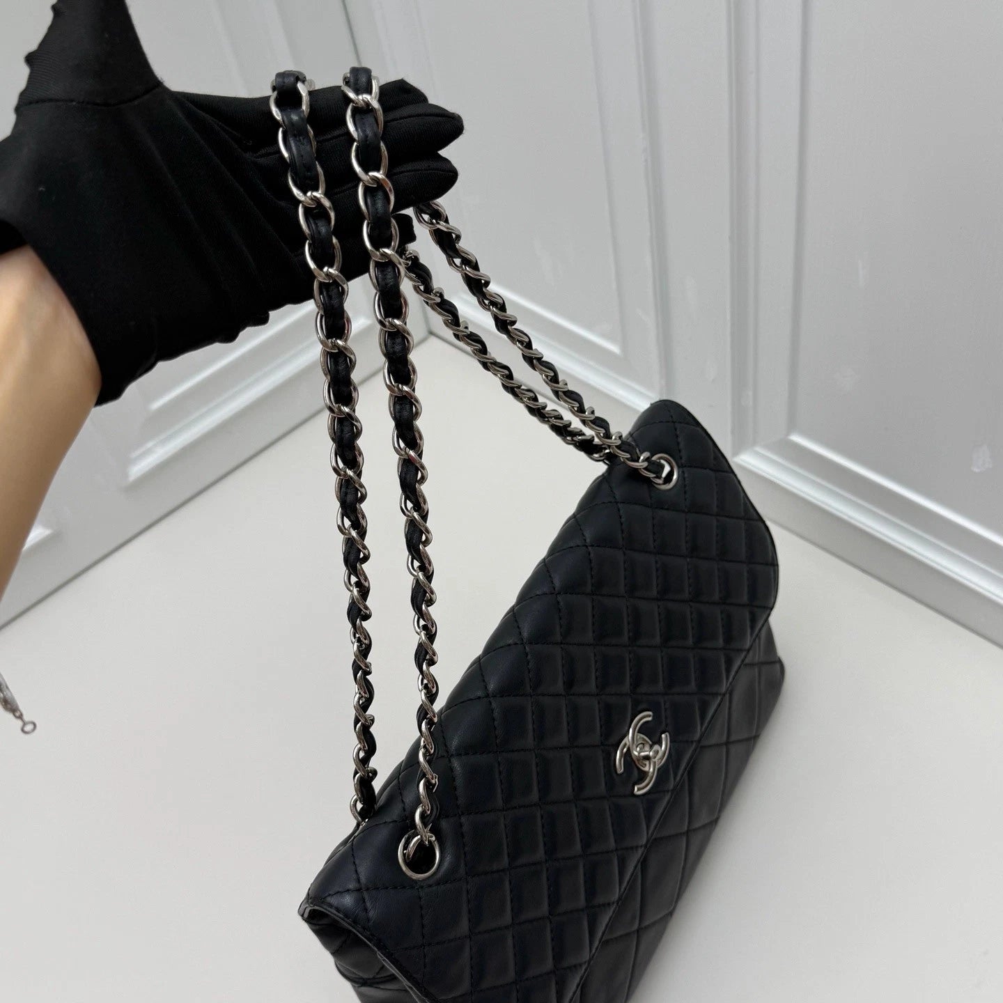 Chanel Diamond Chain Calfskin Shoulder Crossbody Bag Black Silver Women