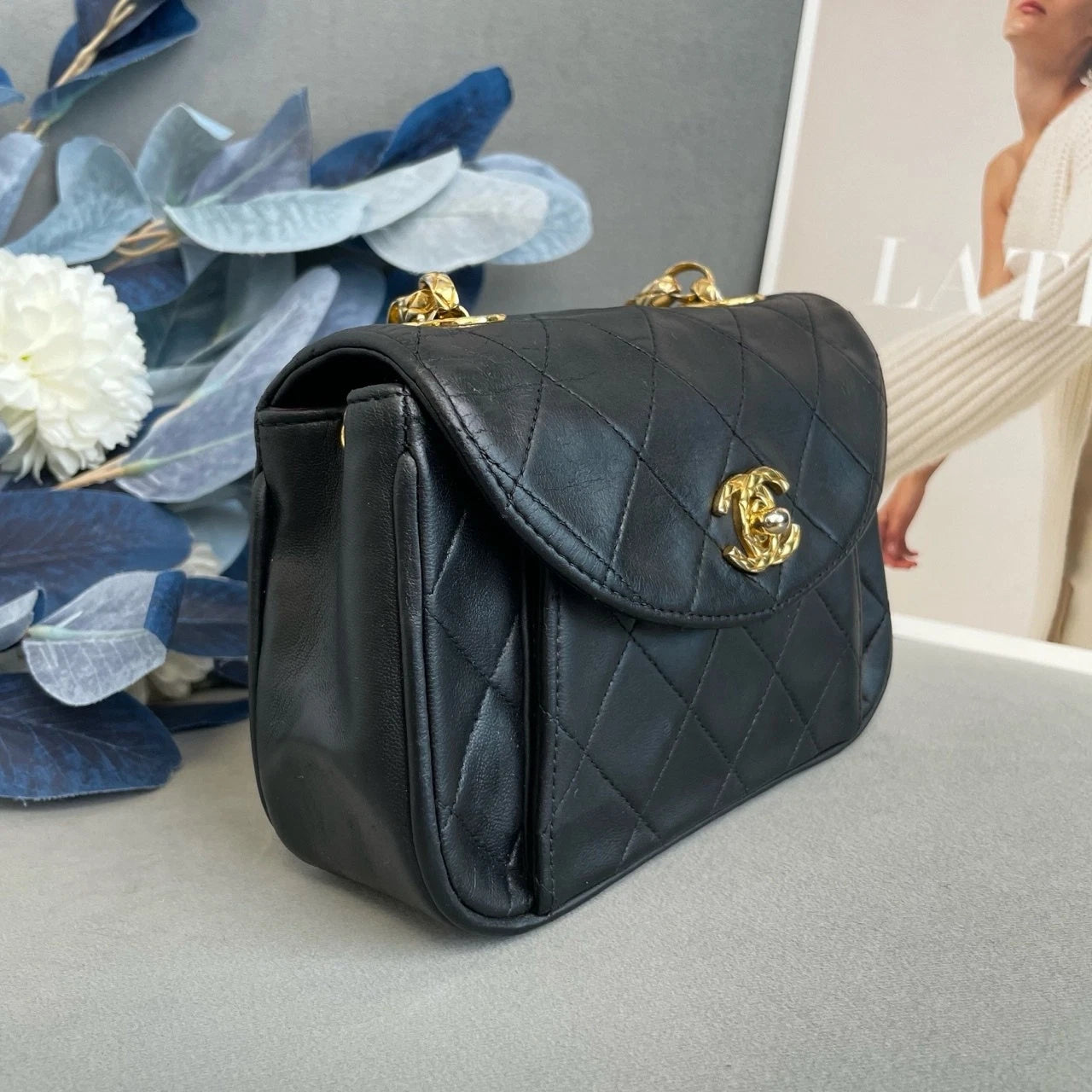 CHANEL Carved CC Flap Postman Shoulder Bag For Women