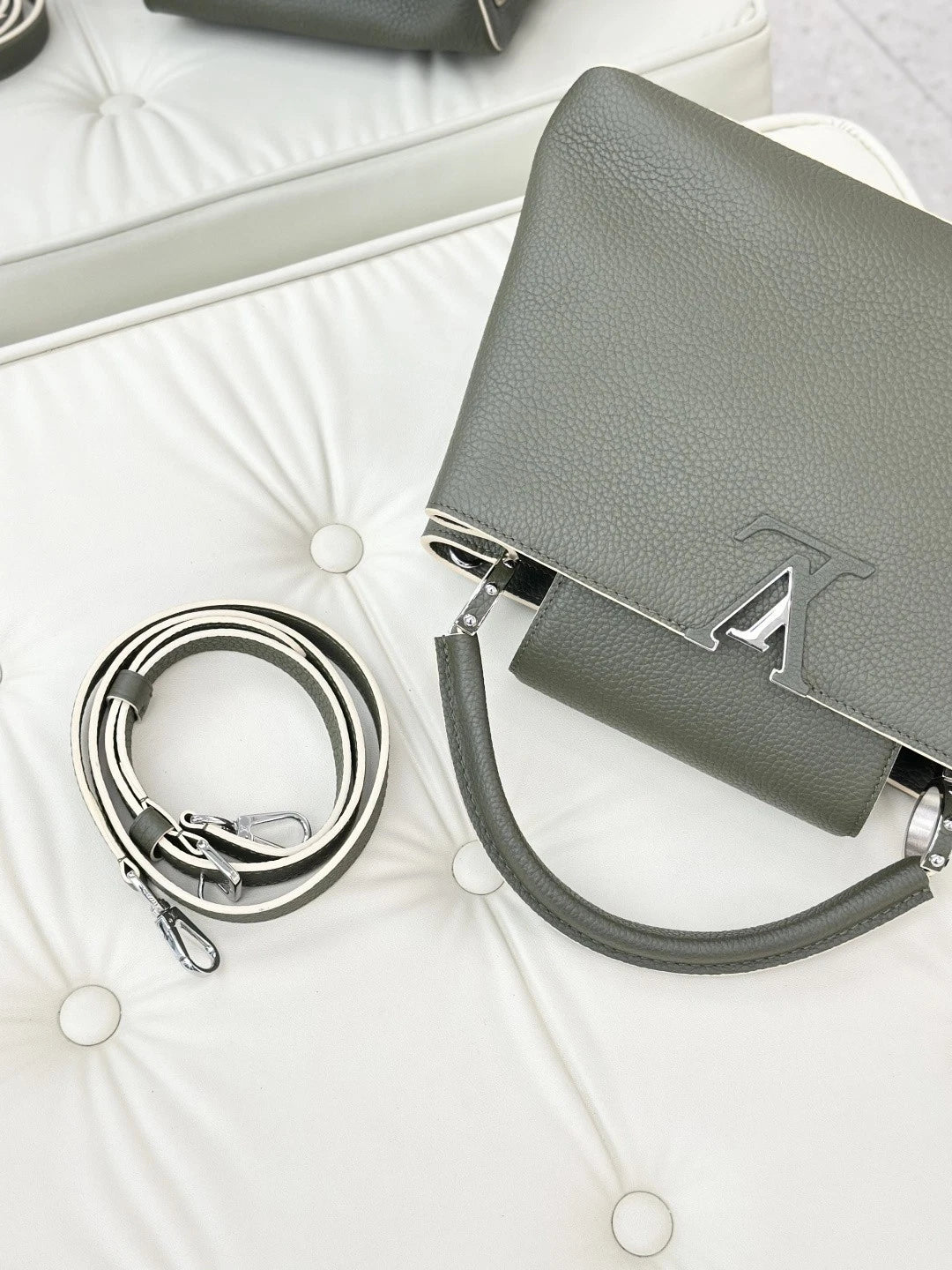 Louis Vuitton Capucines Green Silver Crossbody Top Handle Excellent