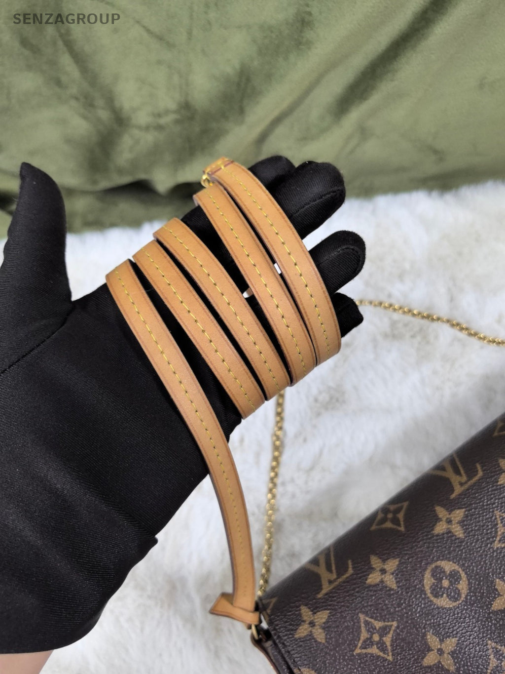 Louis Vuitton Favourite MM Monogram Chain Shoulder bag Women Crossbody