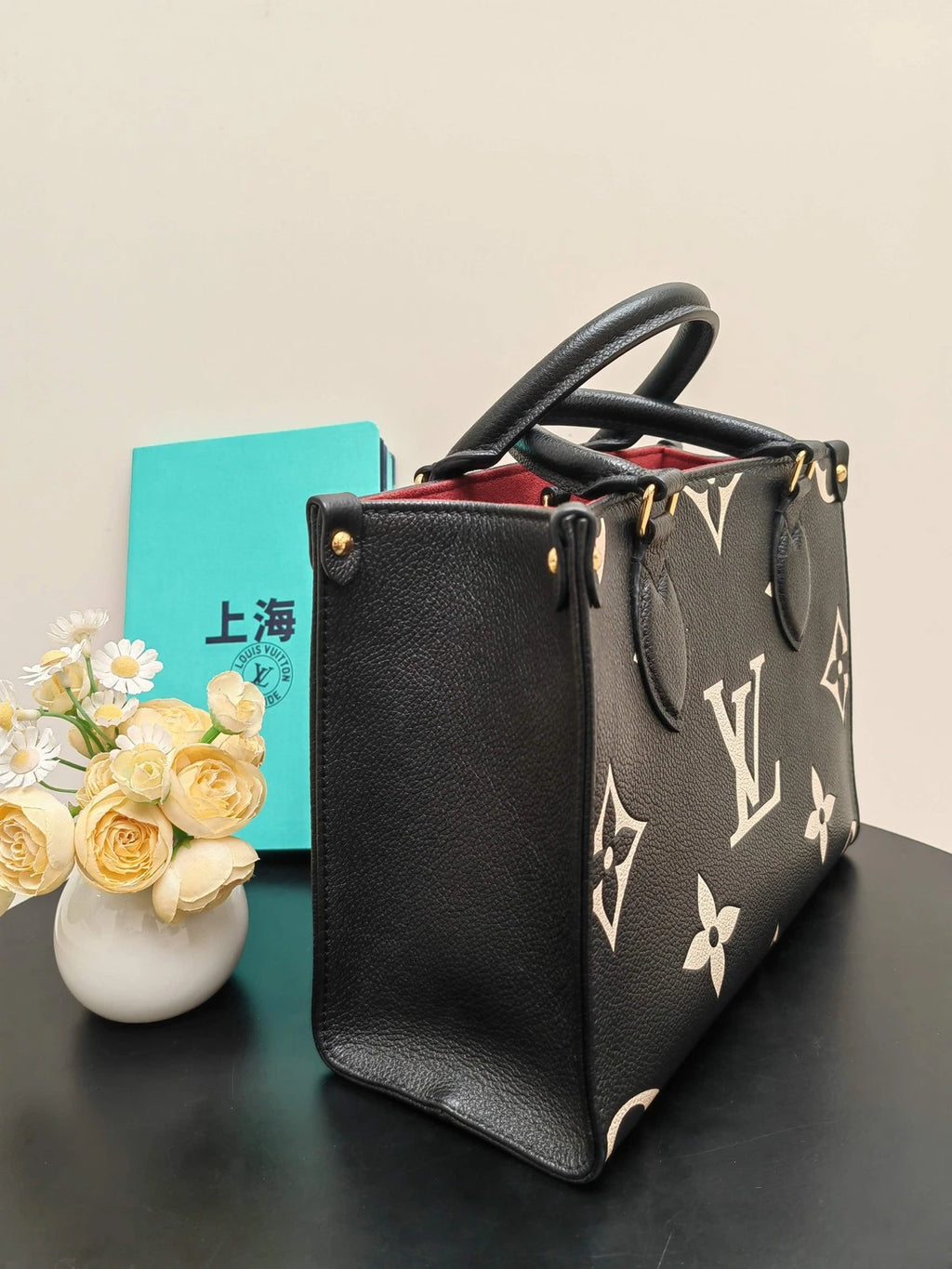 Louis Vuitton OnTheGo Leather Black Tote Bag Excellent