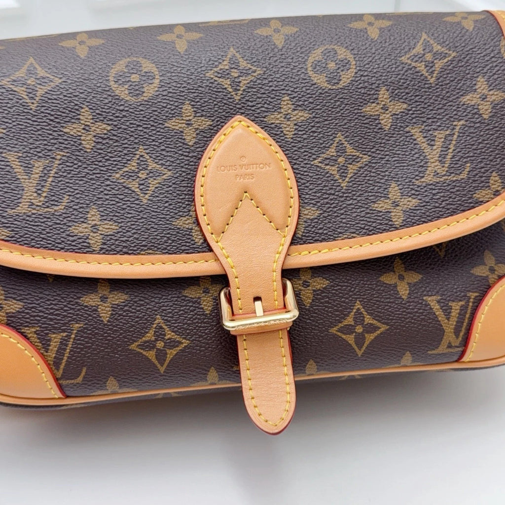 Louis Vuitton Diane Monogram Brown Gold Shoulder Bag Crossbody Excellent