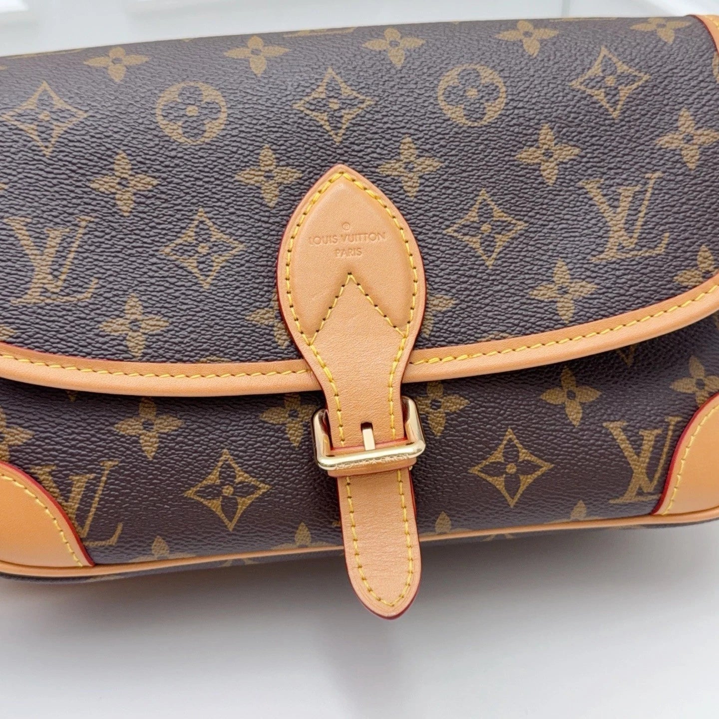 Louis Vuitton Diane Monogram Brown Gold Shoulder Bag Crossbody Excellent