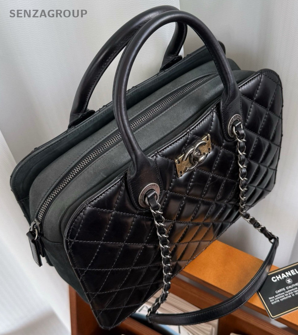 CHANEL Briefcase Calfskin Oil waxed leather Top Handle Chain Shoulder bag Black