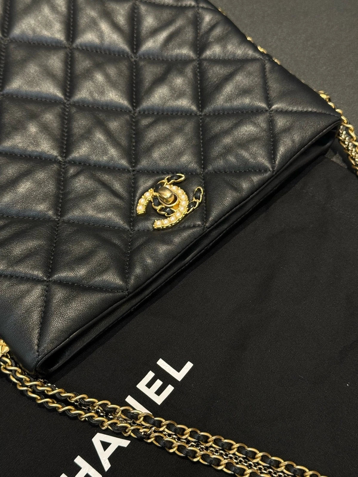 CHANEL Black Tote Chain Shoulder Handbag for Women
