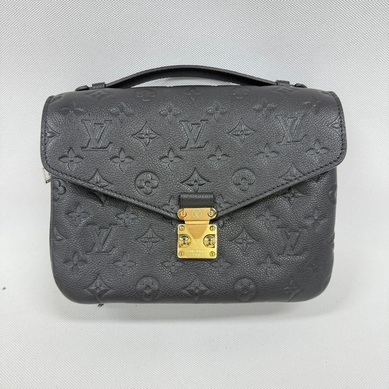 SJ0001 LV metis black leather