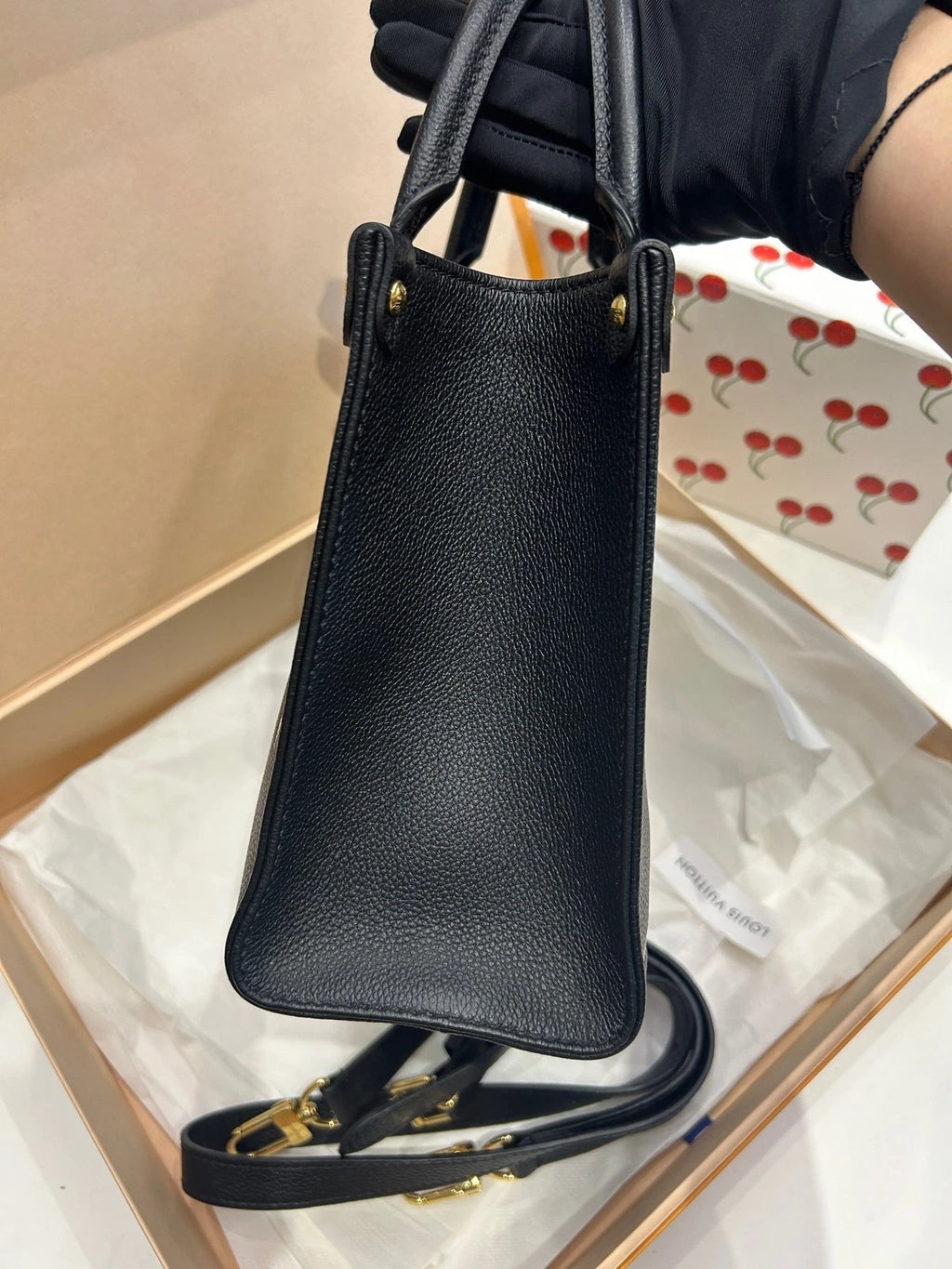 Louis Vuitton OnTheGo Black White Handbag Tote Bag Excellent