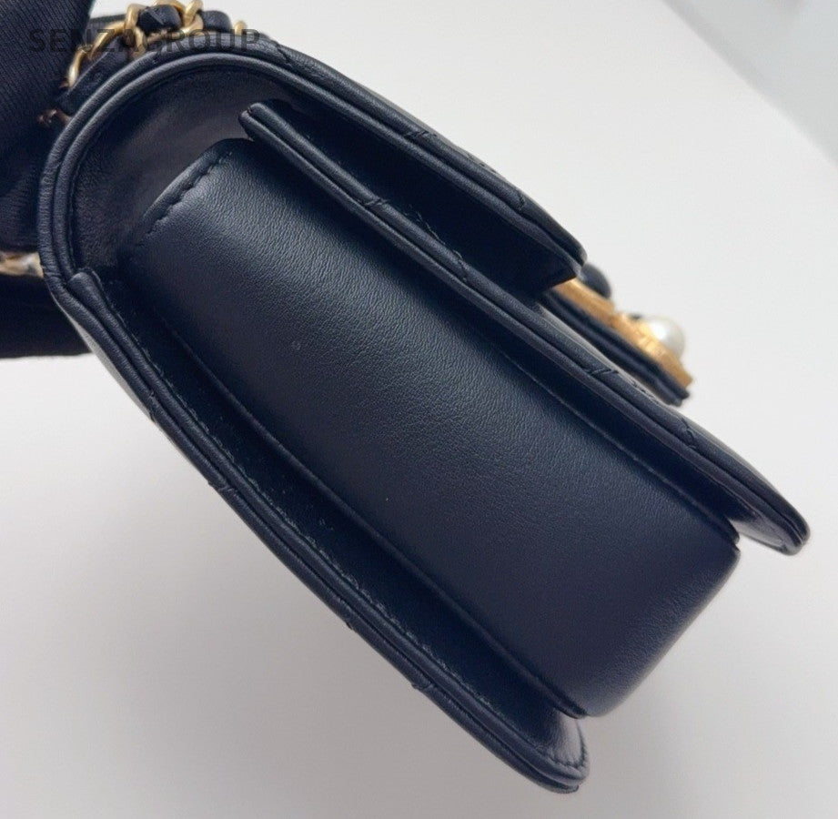 Chanel Vintage Calfskin Chain Shoulder Bag Crossbody Black Gold Women Classic