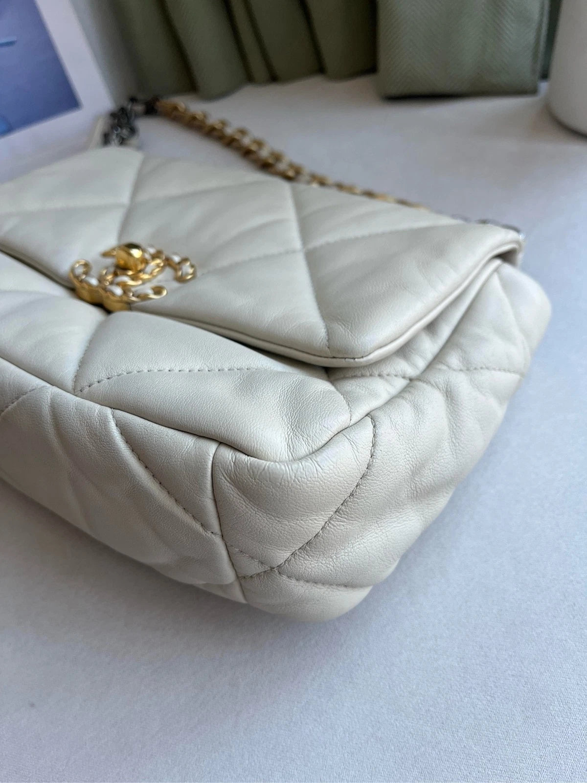 CHANEL Ivory 19Bag Shoulder Crossbody Bag For Women