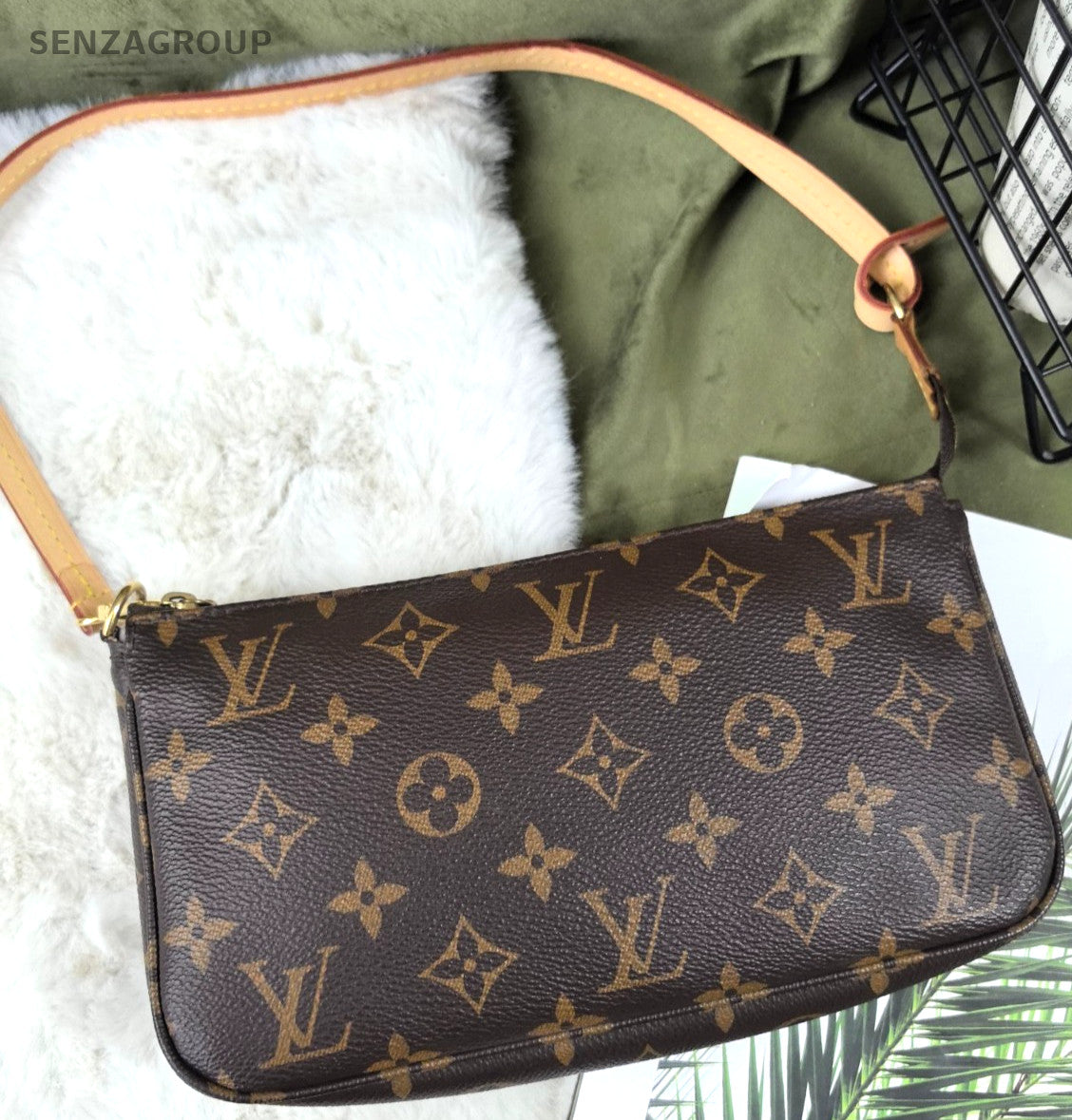 Louis Vuitton Monogram Pochette Accessories Shoulder Handbag Women Handbag