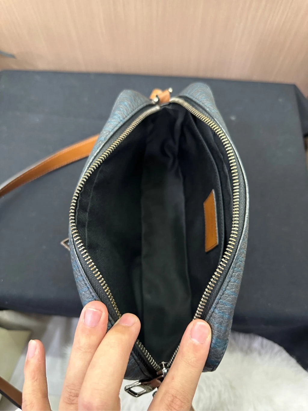 Louis Vuitton Black Leather Volga On Strap Shoulder Camera Bag For Women