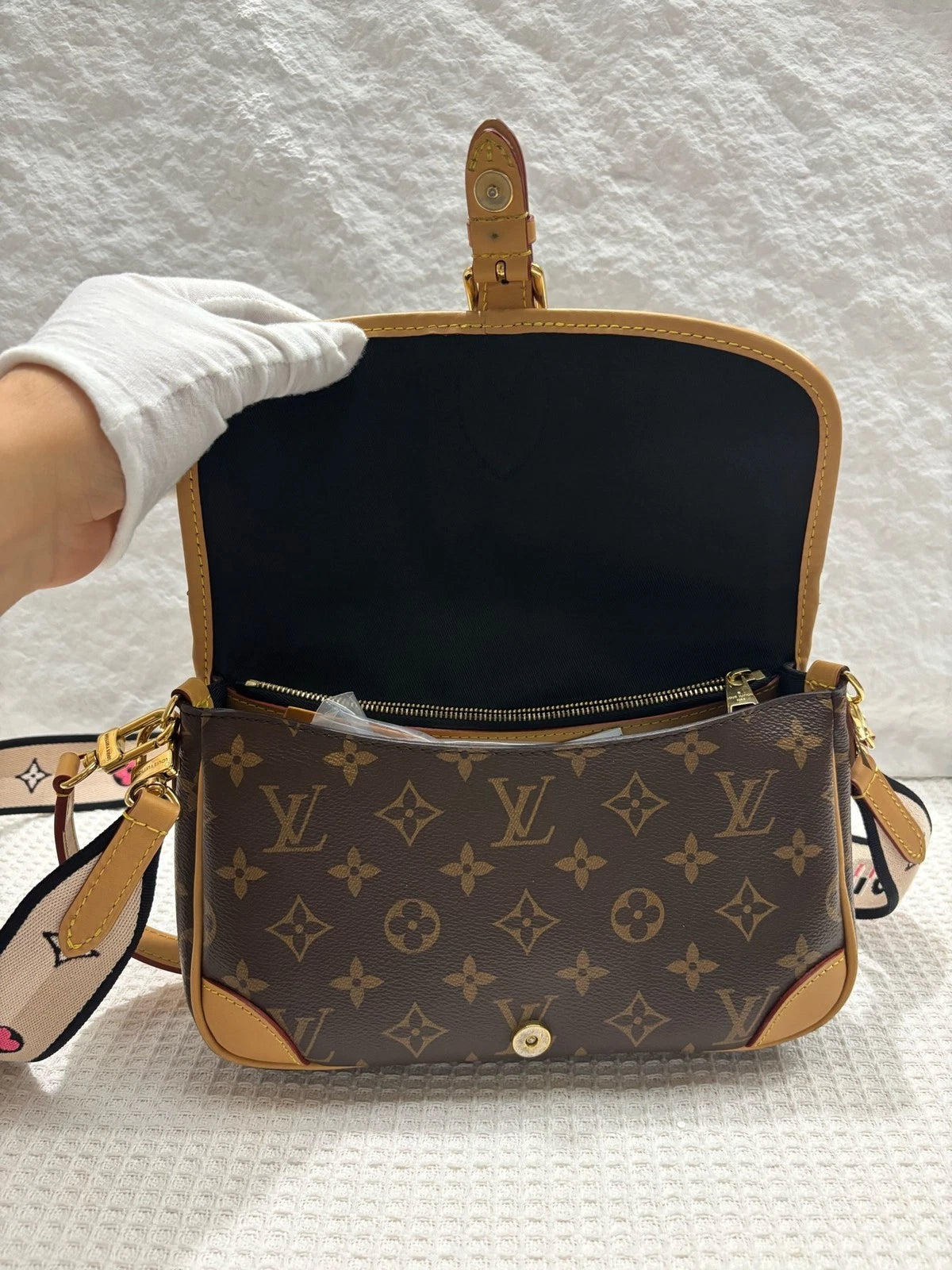 Louis Vuitton Diane Canvas Brown Shoulder Bag Excellent