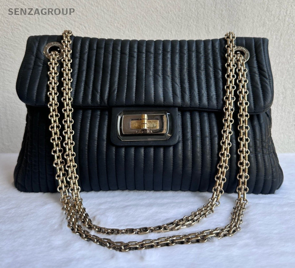 Chanel Calfskin Chain Shoulder Bag Crossbody Black Gold Women Classic