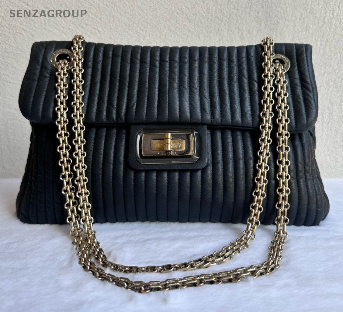 Chanel Calfskin Chain Shoulder Bag Crossbody Black Gold Women Classic