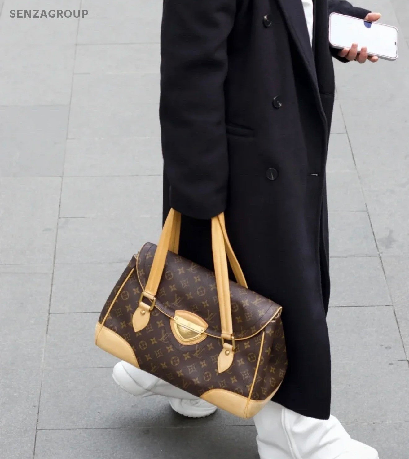 Louis Vuitton Manhattan Monogram Handbag Vintage Shoulder bag