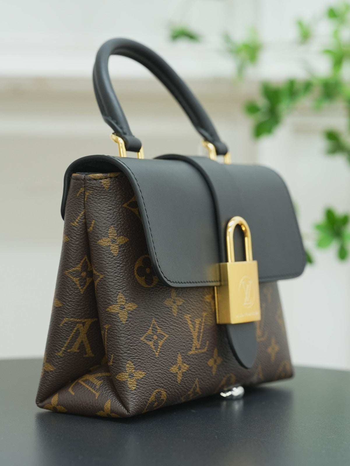 Louis Vuitton Monogram Locky BB Crossbody Handbag Chip Version Almost Brand NEW