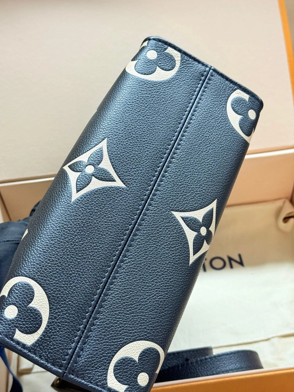 Louis Vuitton OnTheGo Leather Black White Tote Bag Excellent