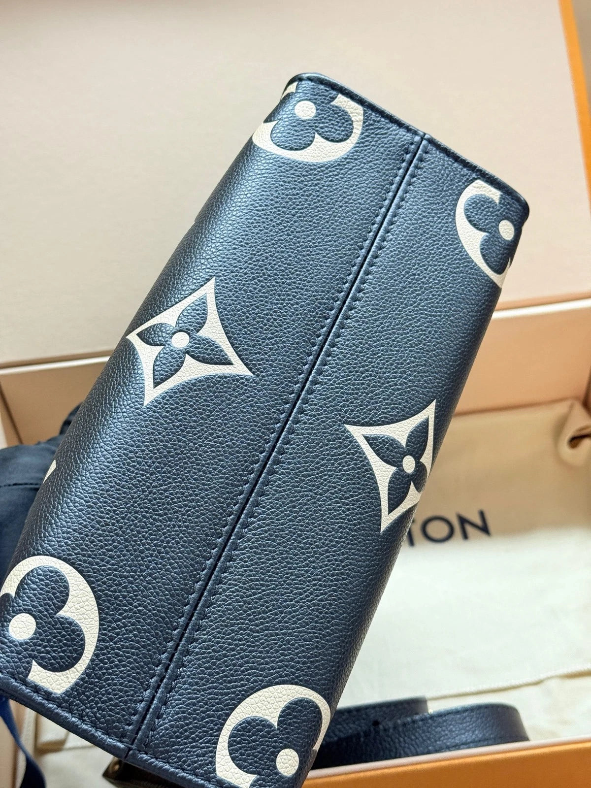 Louis Vuitton OnTheGo Leather Black White Tote Bag Excellent