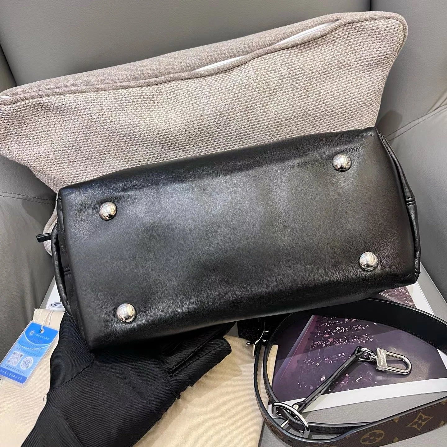 Louis Vuitton Carryall Lambskin Black Silver Shoulder Bag Crossbody Excellent