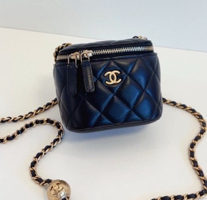 Chanel Diamond Box Chain Shoulder Bag Crossbody Black Gold Women Classic
