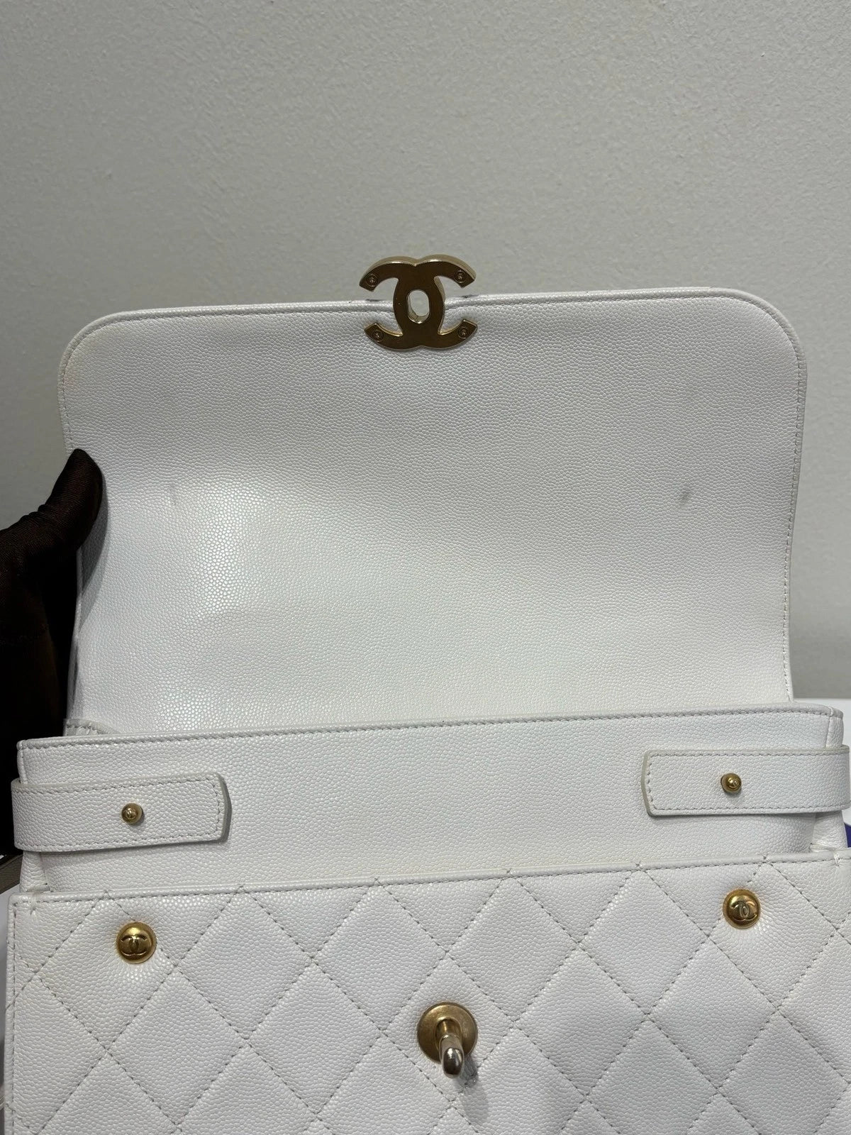 CHANEL White Grainy Leather Messenger Shoulder Bag For Women