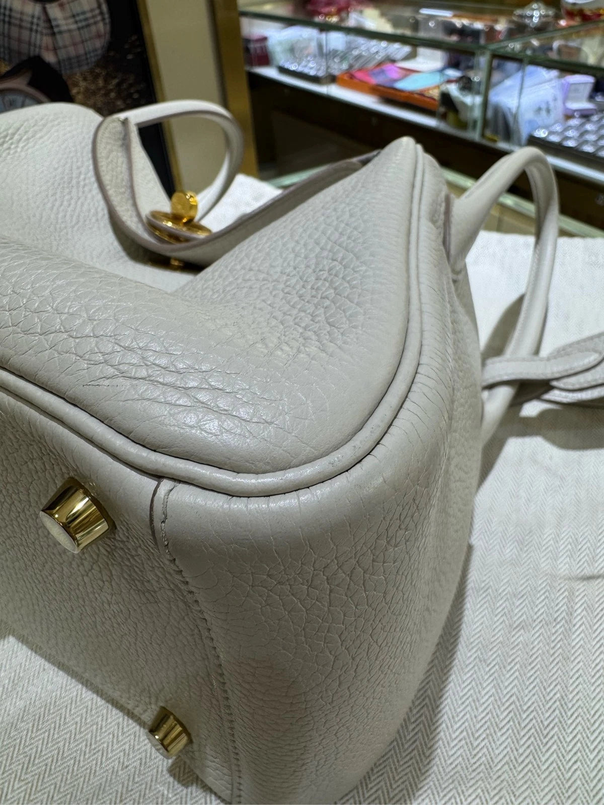 Pre-owned Hermes Calfskin Lindy 26 Top Handle Bag For Women