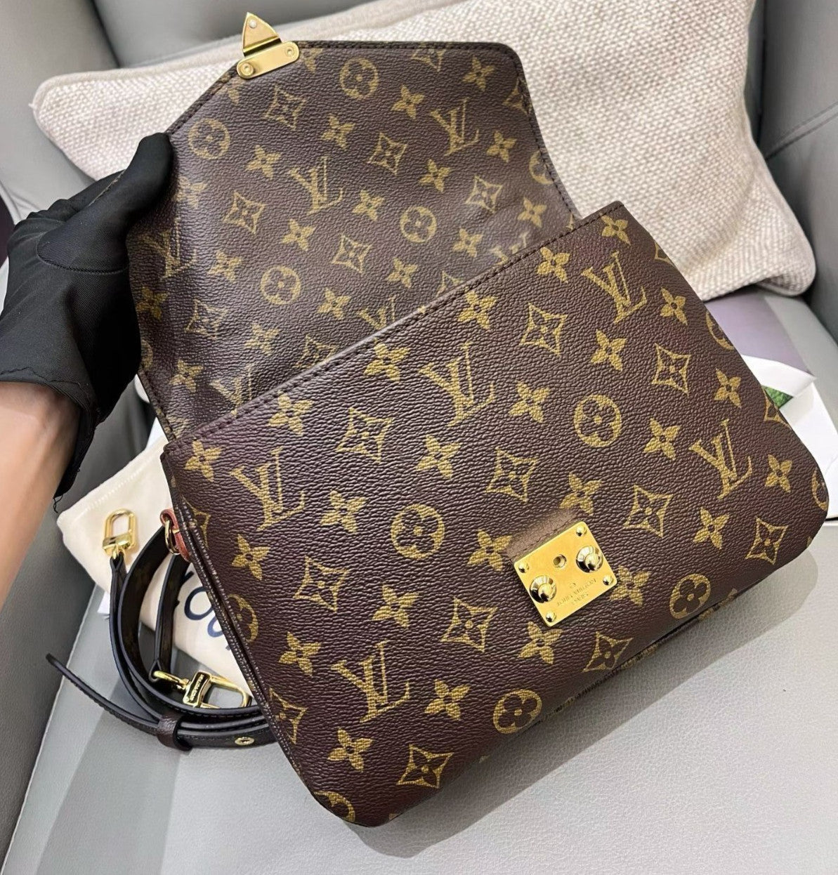 Louis Vuitton Pochette Metis Monogram Shoulder Bag Crossbody Brown Gold Women