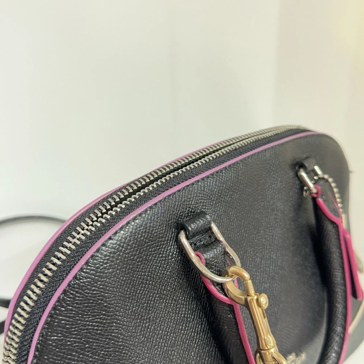 Coach Black Leather Sierra Dome Crossbody Handbag For Women