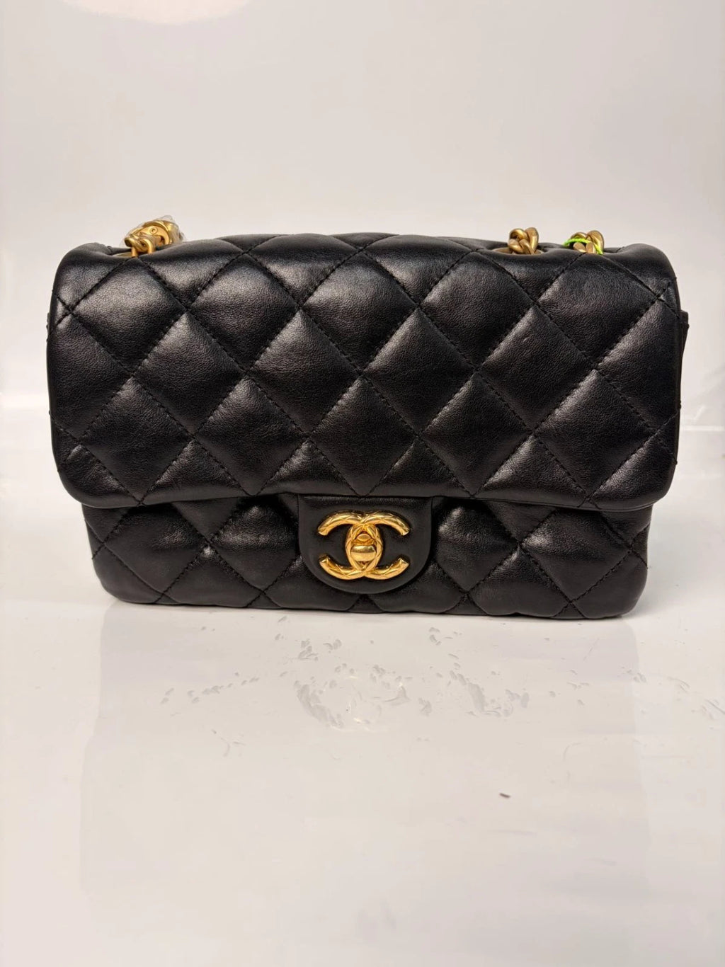 SJ0001 CHANEL 22K Gold Pillar Classic Flap Gold Ball Adjustable Chain Flap Bag Z