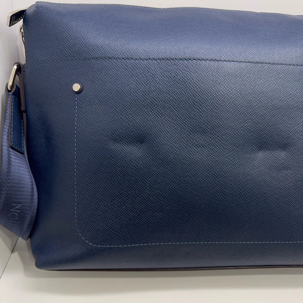 Louis Vuitton Solid Leather Flap Shoulder Crossbody Bag For Women