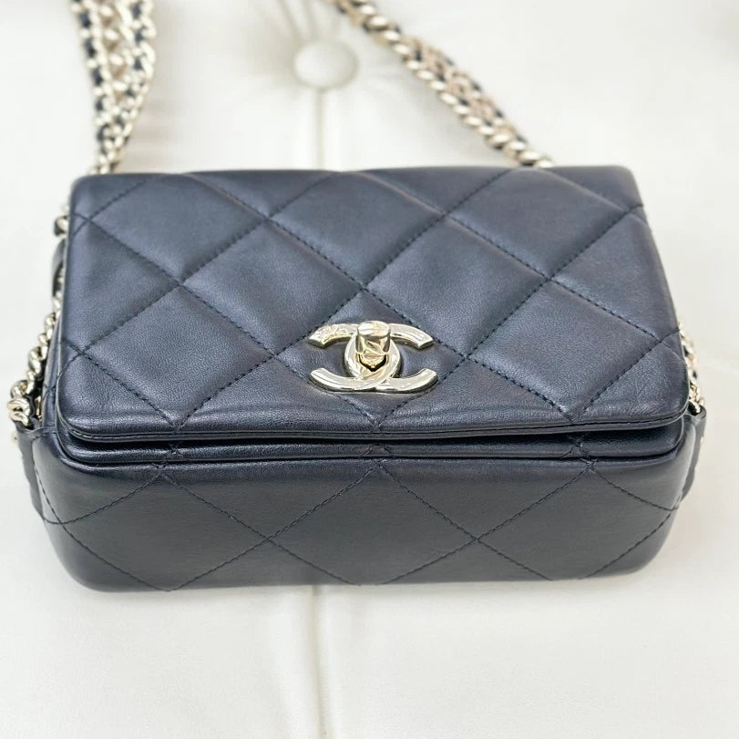 Chanel Chain Lambskin Shoulder Crossbody Bag Black Gold Women Classic S