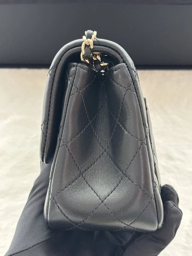 CHANEL Black Gold Chain Crossbody Shoulder Bag For Women