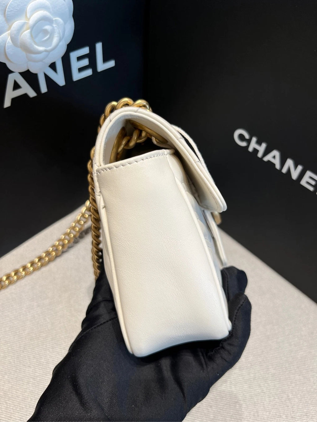 GUCCI GG Marmont 22 White Gold Leather Shoulder Crossbody Bag For Women