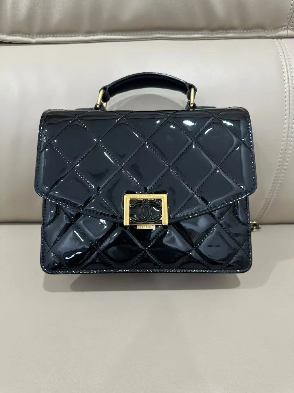Chanel Pre-owned Black Patent Leather Crossbody Bag For Women