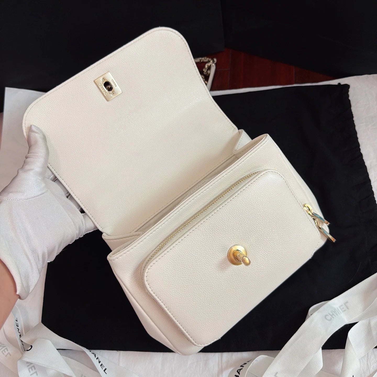 Excellent Chanel Affinity PM White Top Handle Bag Gold Chain Crossbody Diamond