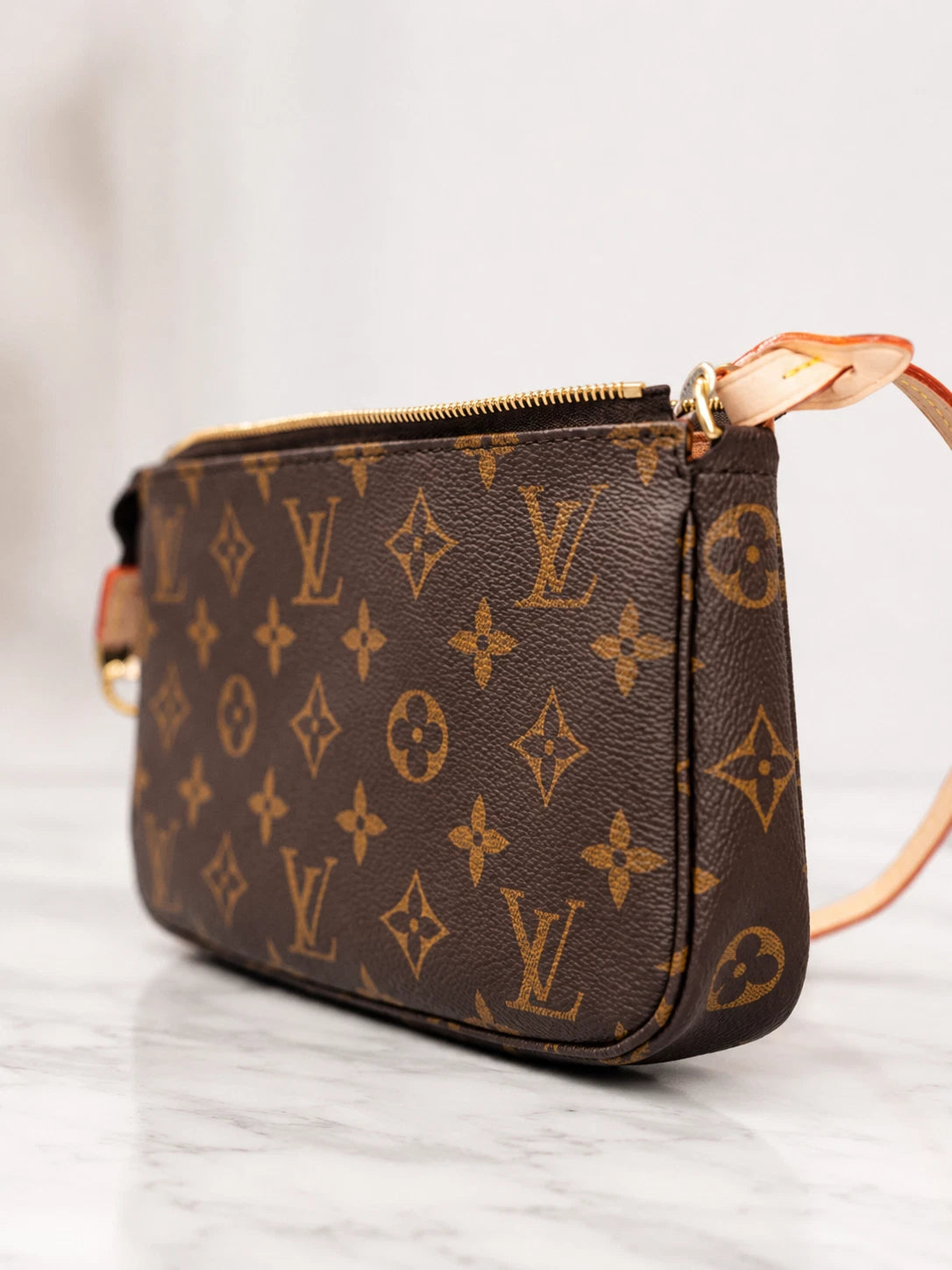 Louis Vuitton Pochette Accessories Monogram Canvas Shoulder Bag Excellent