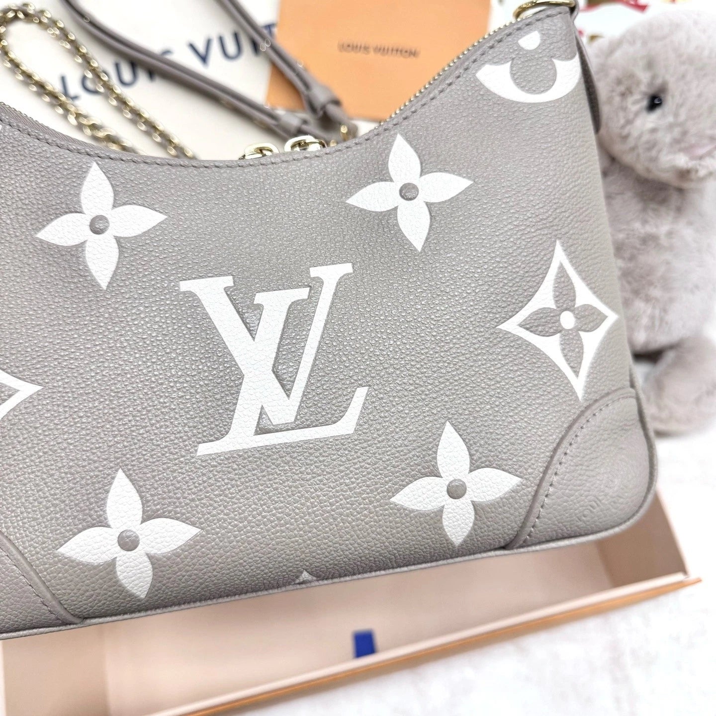 New Louis Vuitton Elephant Gray Ox Horn Leather Shoulder Bag For Women