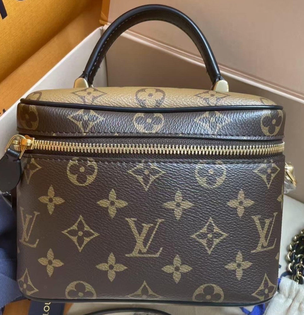 Louis Vuitton Monogram Chain Shoulder Bag Crossbody Brown Gold Women Classic