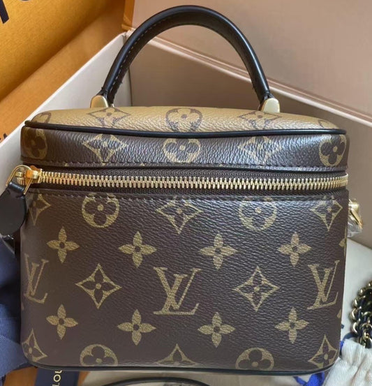 Louis Vuitton Monogram Chain Shoulder Bag Crossbody Brown Gold Women Classic