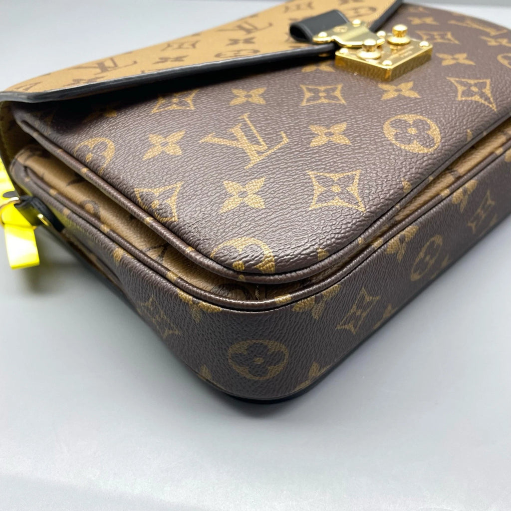 Louis Vuitton Pochette Metis Monogram Shoulder Bag Crossbody Excellent