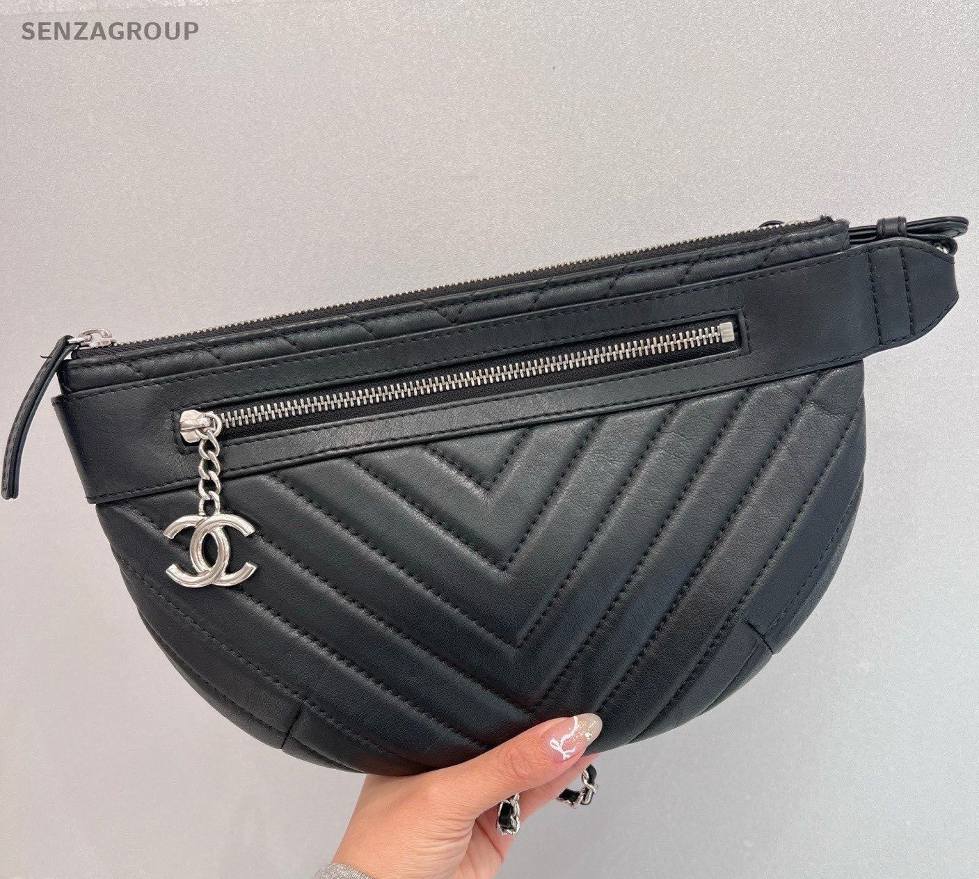 Chanel Chevron Chain Crossbody Black Silver Used Women Classic Fashion
