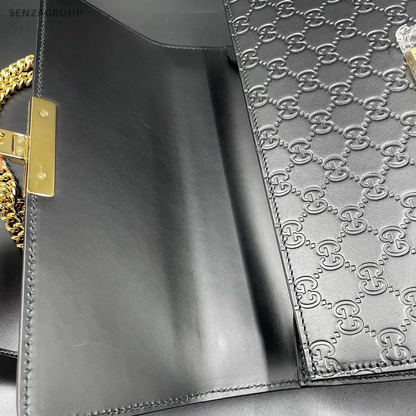 Gucci Padlock Chain Shoulder Bag Black Gold Used Women Classic Fashion