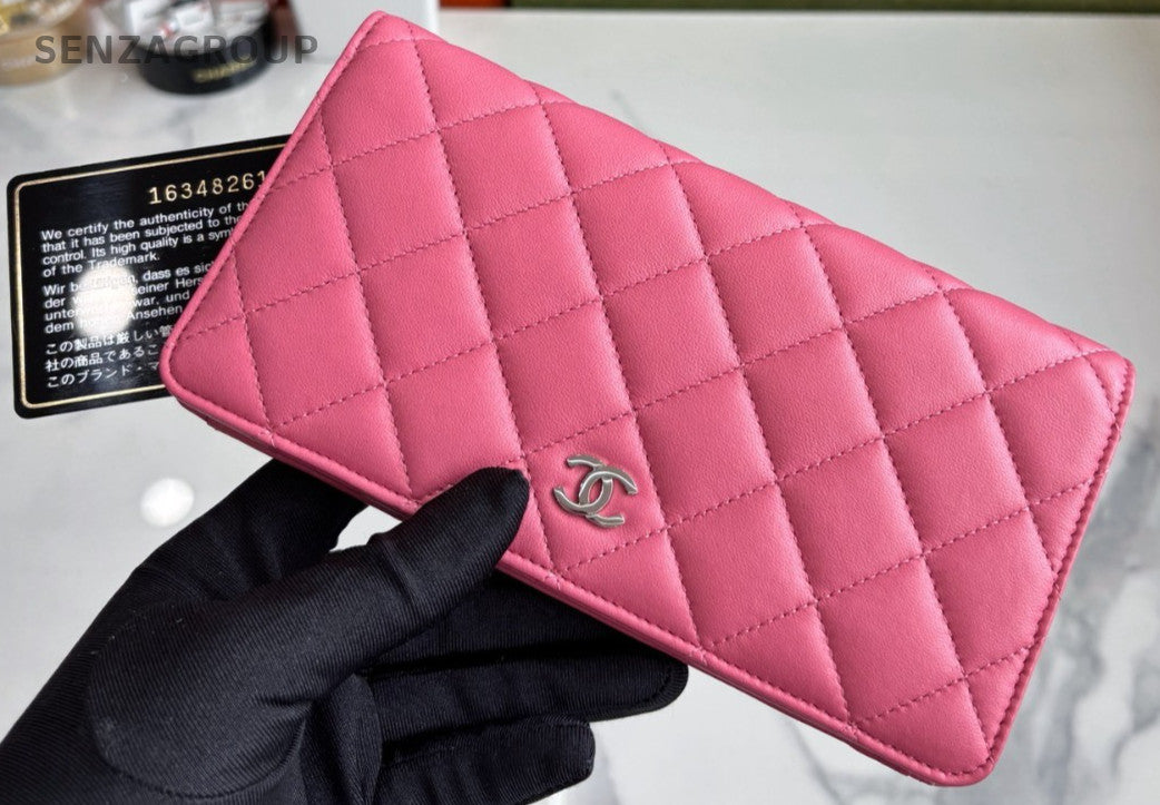 CHANEL Classic Flap pink wallet Almost brank new with card