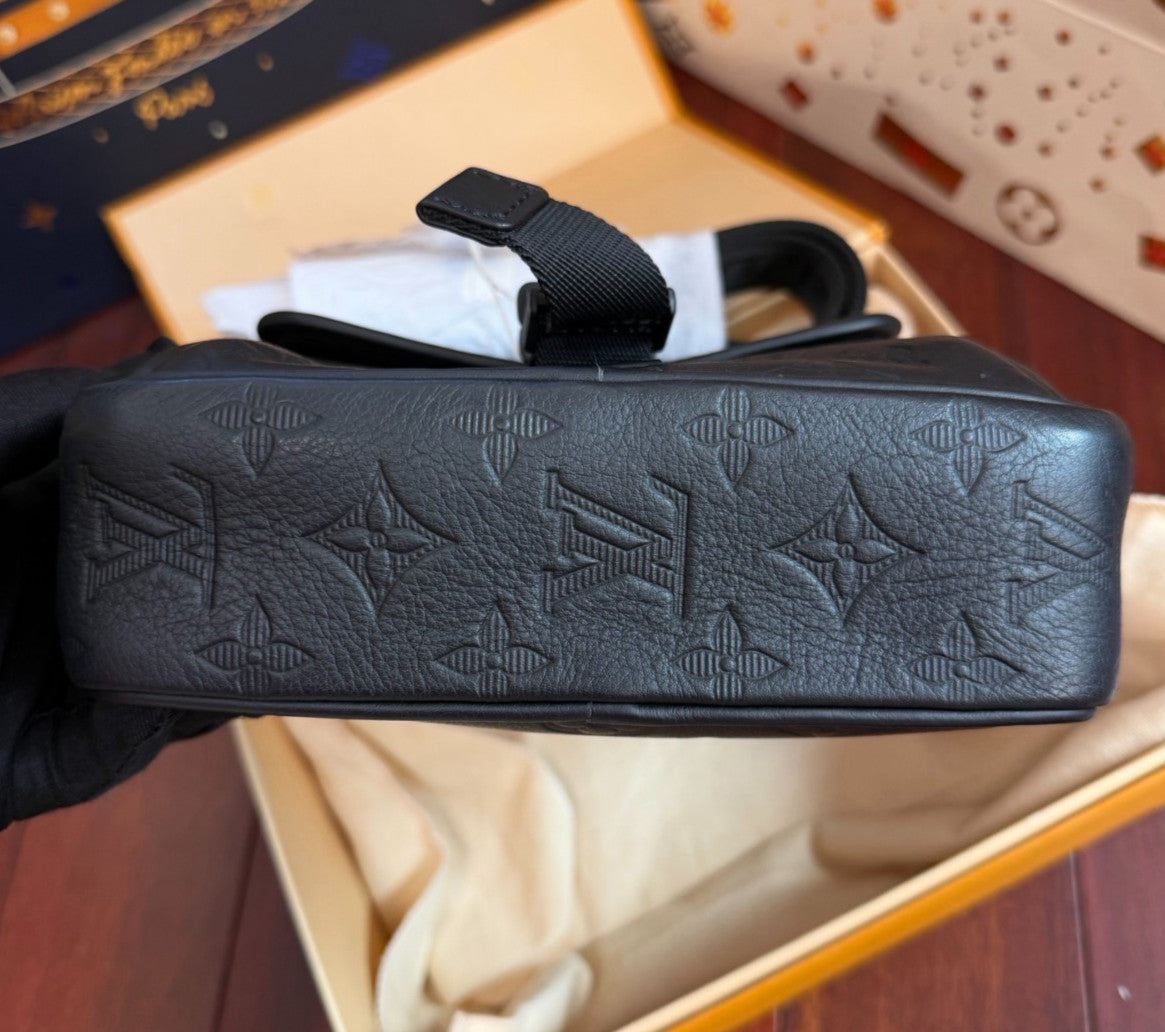 Louis Vuitton Monogram Getaway Crossbody Black Unisex Adults Classic