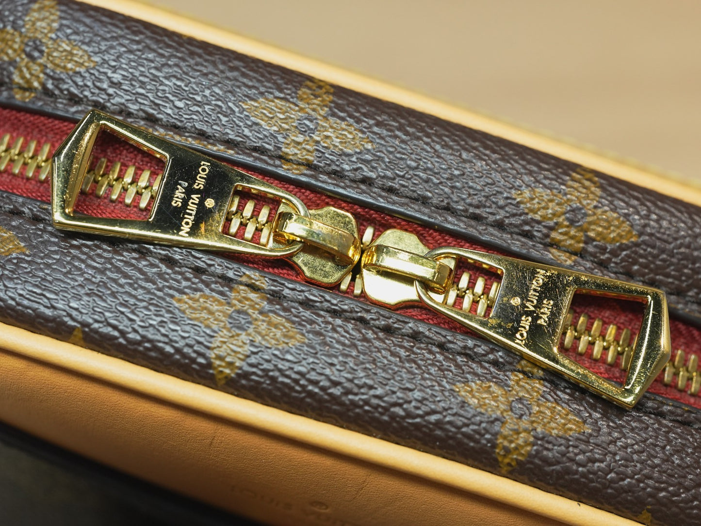 Louis Vuitton Deauville Monogram Canvas Handbag Crossbody Almost Brand NEW
