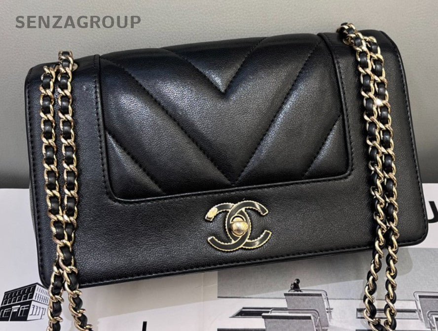 Chanel Classic Flap Diamond Chain Shoulder Bag Black Gold Used Women Designer
