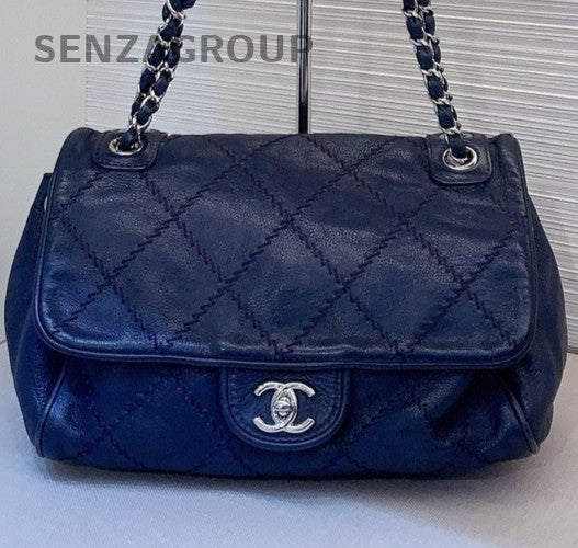 CHANEL Classic Diamond pattern Navy blue Shoulder bag Crossbody