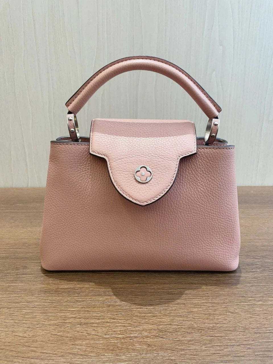 SJ0001 KY02225 Louis Vuitton Capucines BB