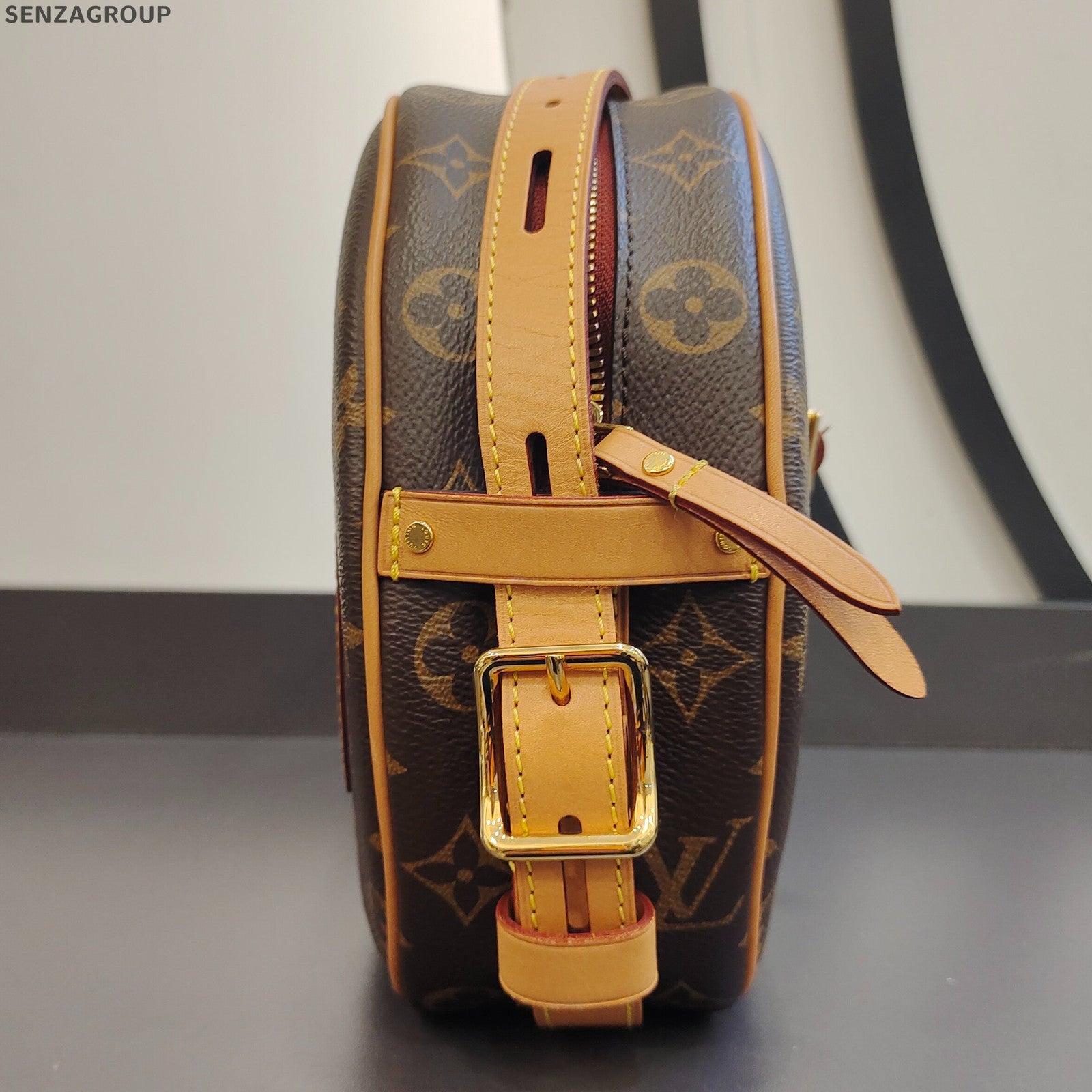 Louis Vuitton Monogram Pochette Accessoires Brown Gold Clasp Women's Classic