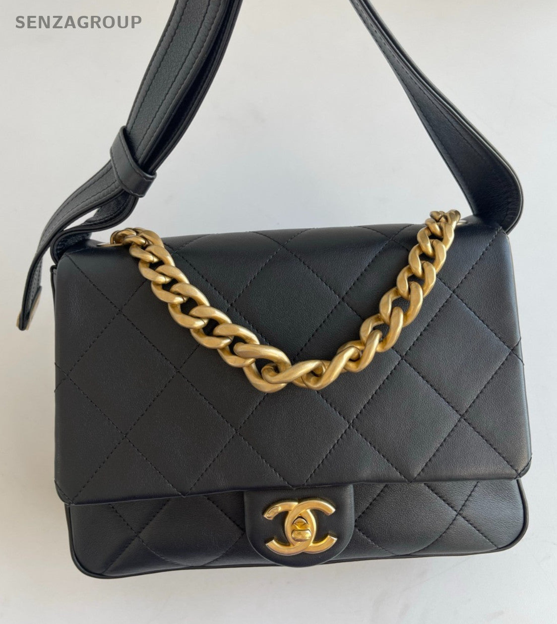 Chanel 21K Chain Diamond Crossbody Shoulder Bag Black Gold Unisex Adults Classic